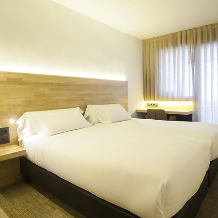 Hotel A Pamplona Bagian luar foto