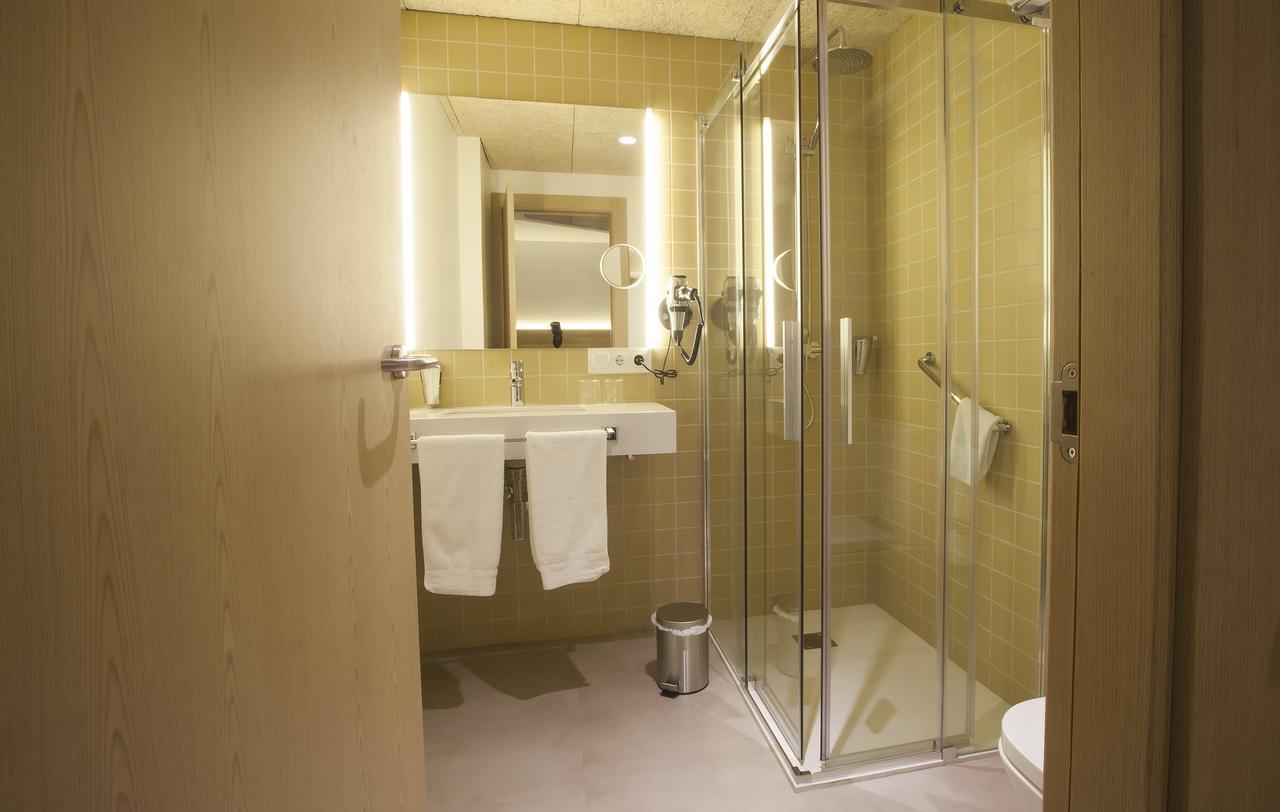 Hotel A Pamplona Bagian luar foto