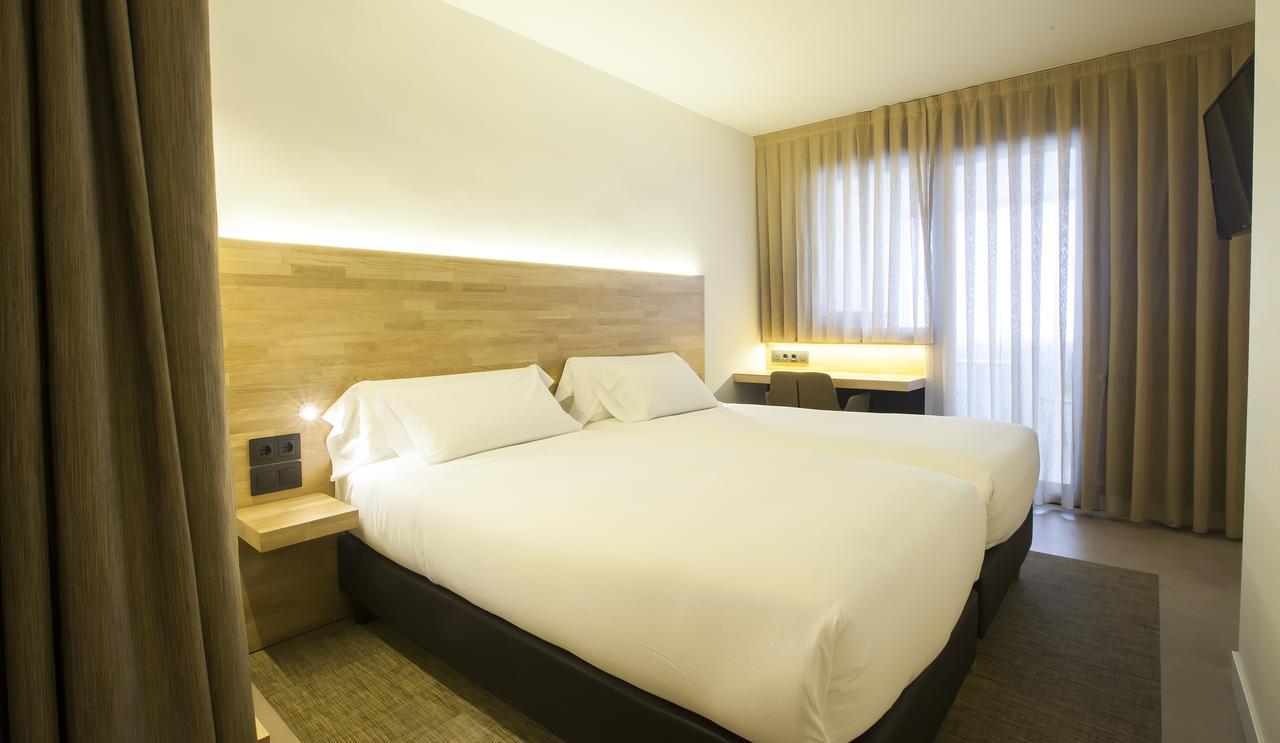 Hotel A Pamplona Bagian luar foto