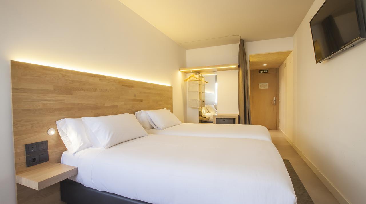 Hotel A Pamplona Bagian luar foto