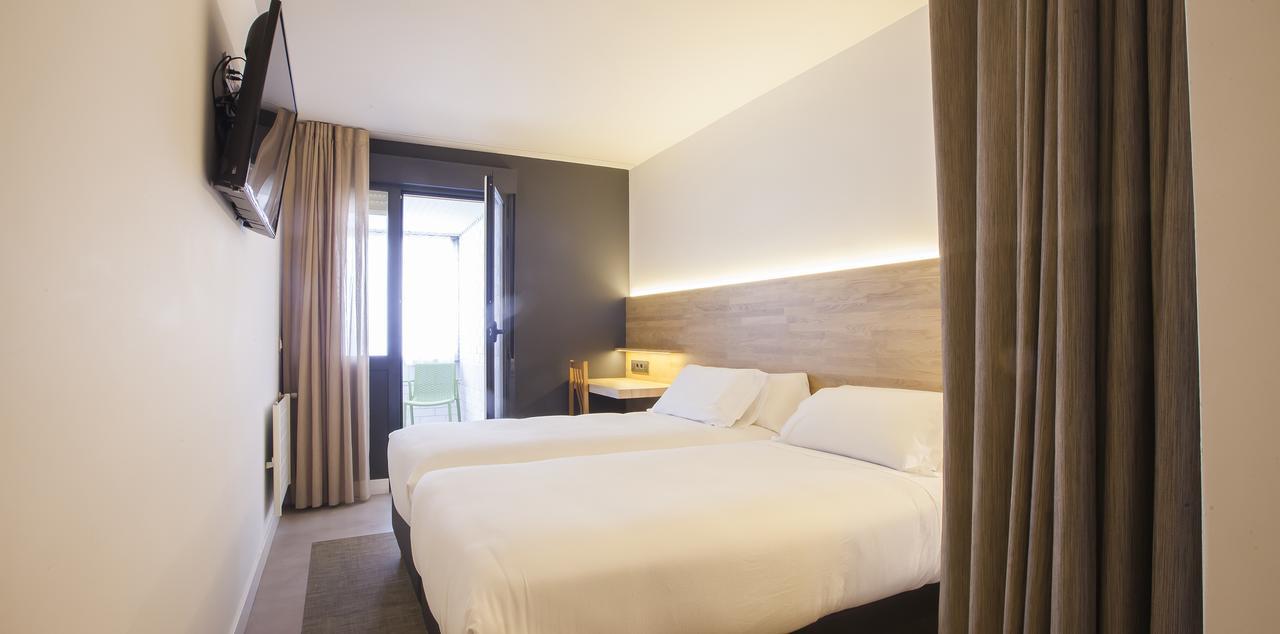 Hotel A Pamplona Bagian luar foto