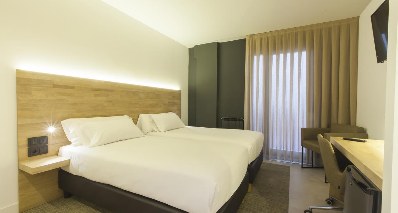 Hotel A Pamplona Bagian luar foto