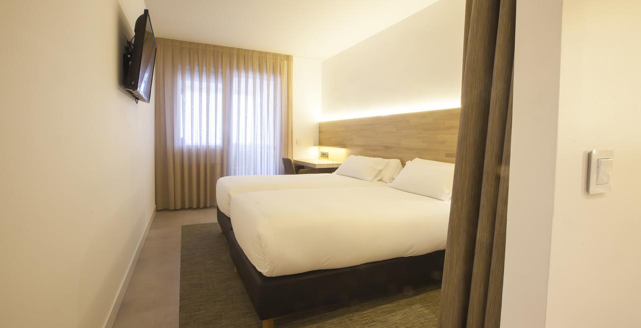 Hotel A Pamplona Bagian luar foto