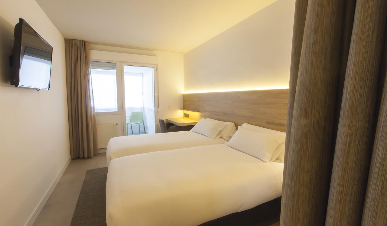 Hotel A Pamplona Bagian luar foto