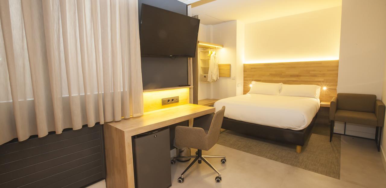 Hotel A Pamplona Bagian luar foto
