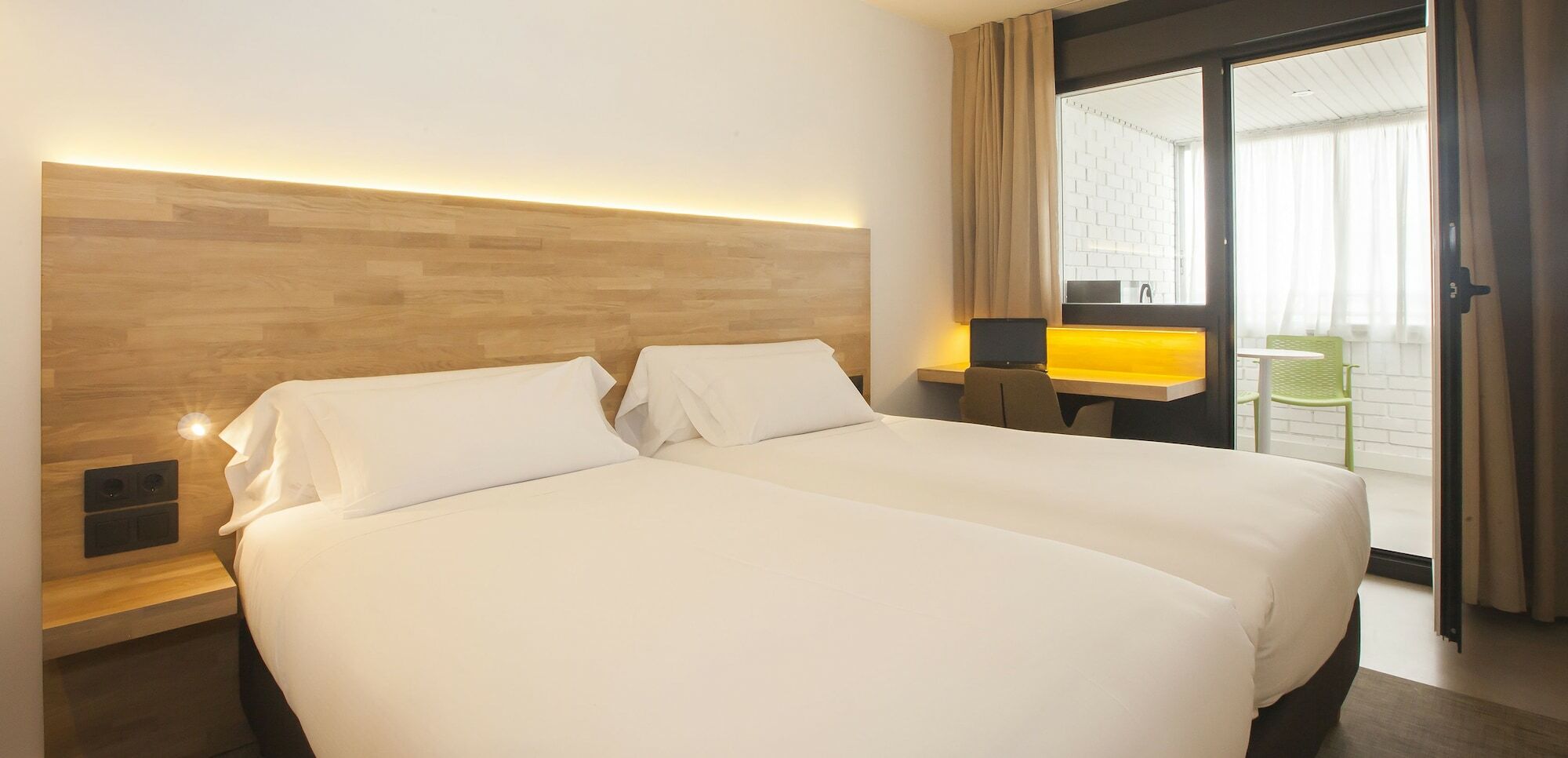 Hotel A Pamplona Bagian luar foto