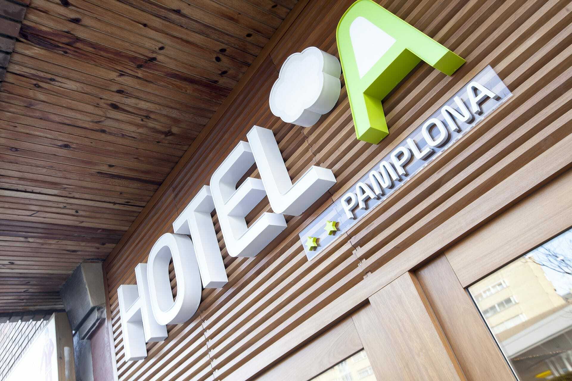Hotel A Pamplona Bagian luar foto